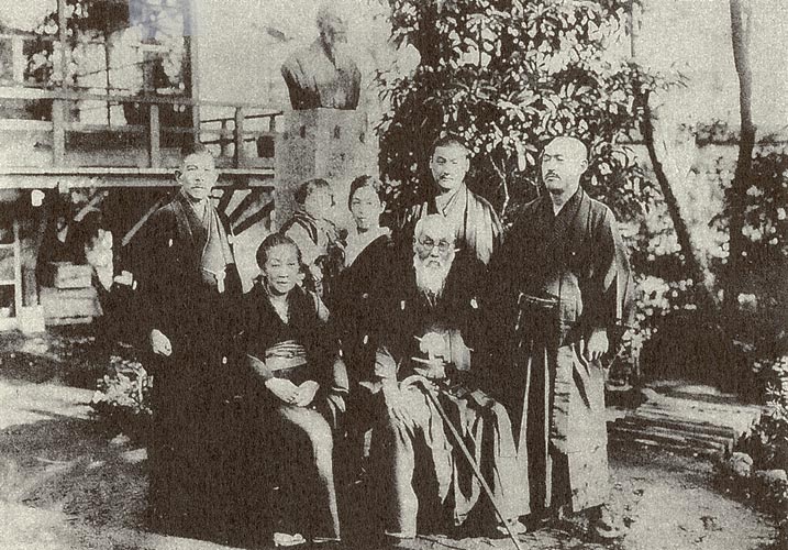 頭山満翁 写真伝 Amazon.co.jp: 頭山満伝―ただ一人で千万人に抗した男 : 井川聡: 本