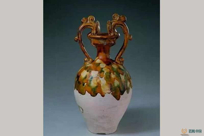 故宫博物院藏唐代三彩双龙耳瓶
