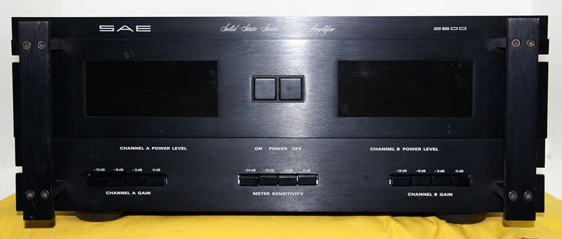 SAE 2600 パワーアンプ