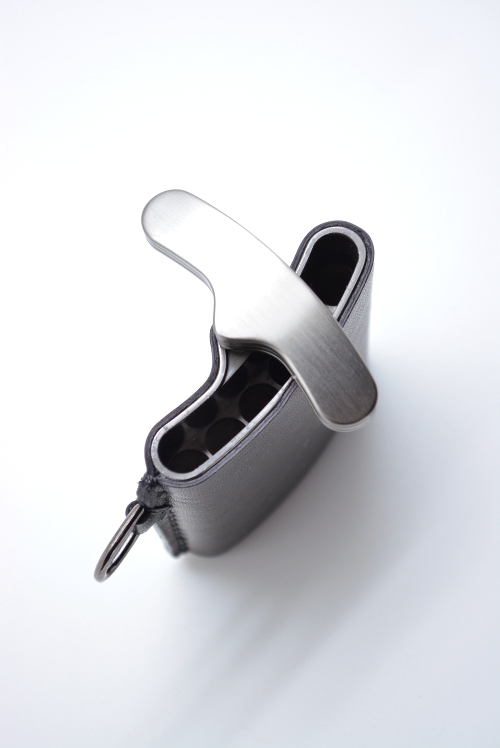 439-03 通販 グィディオイルカーフ携帯灰皿 イサムカタヤマ バック