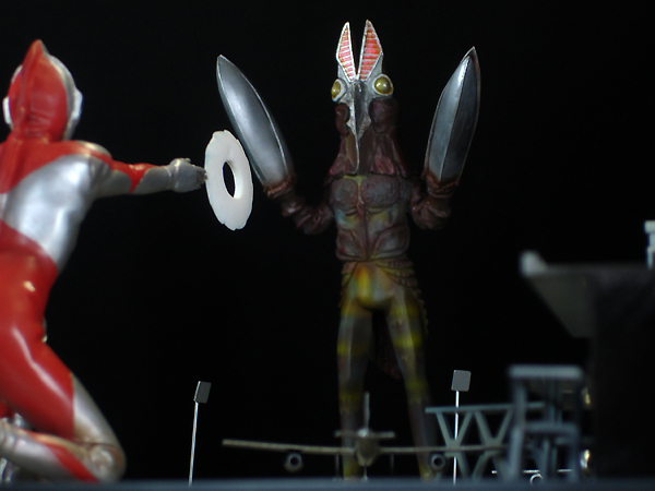 怪獣無法地帯】 MG ウルトラマンBタイプ対バルタン星人二代目 ジオラマ