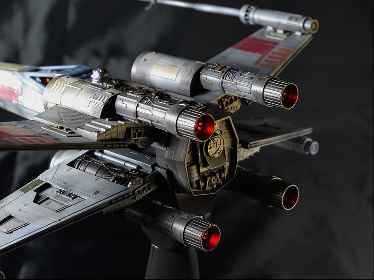 Bandai x Star Wars 1/48 X-Wing Starfighter MOVING EDITION: Work by