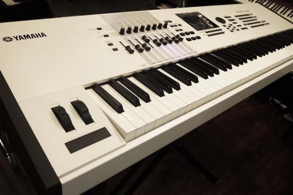 MOTIF XF8のホワイトモデルが中古で入荷！ | イシバシ楽器スタッフブログ