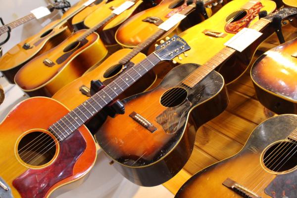 Shinjuku Vintage Guitar Show!! 本日は60年代のGibson/B-25