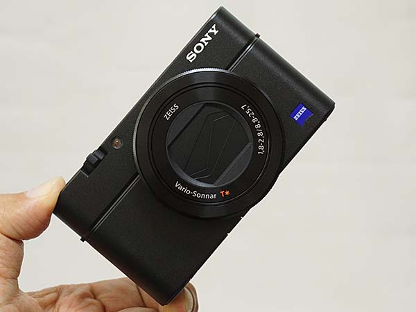 ソニー SONY サイバーショット DSC-RX100M3の外観をみる EVF内蔵の