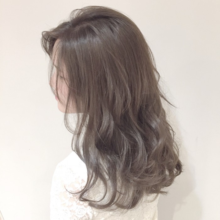 イルミナカラーで一番人気の【オーシャン】ってどんな色？グレー