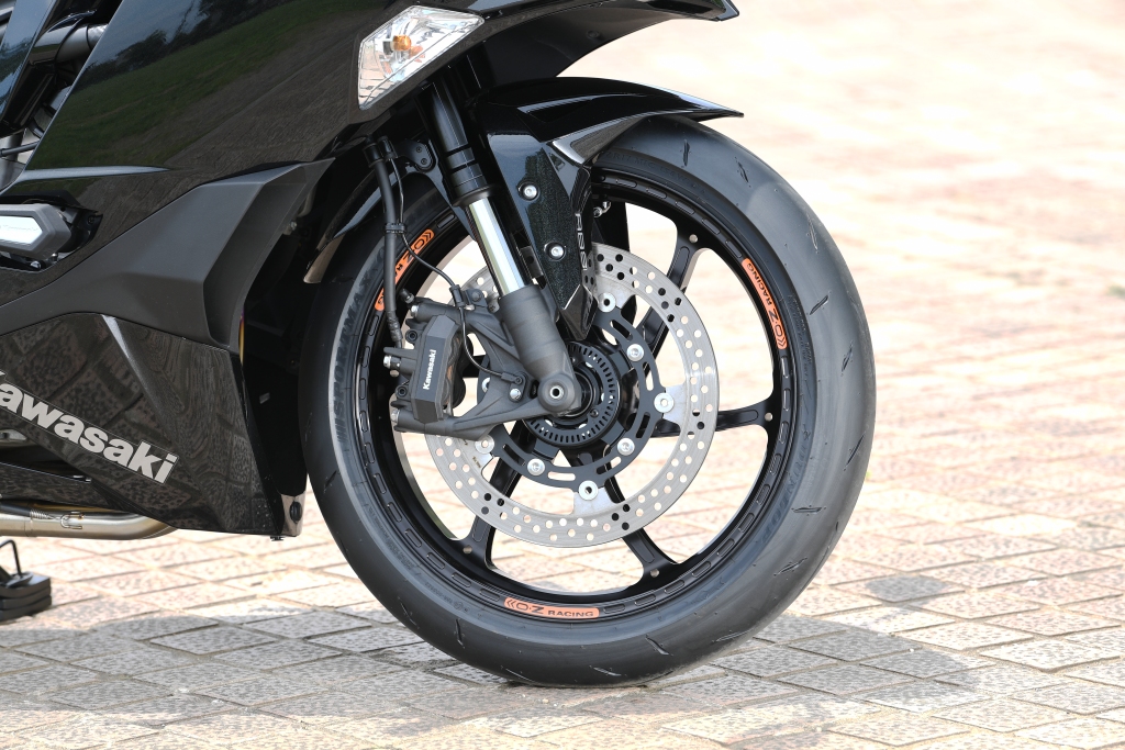 Ninja ZX-25R用 PIEGA アルミ5本スポーク鍛造ホイール | OZ MOTORBIKE