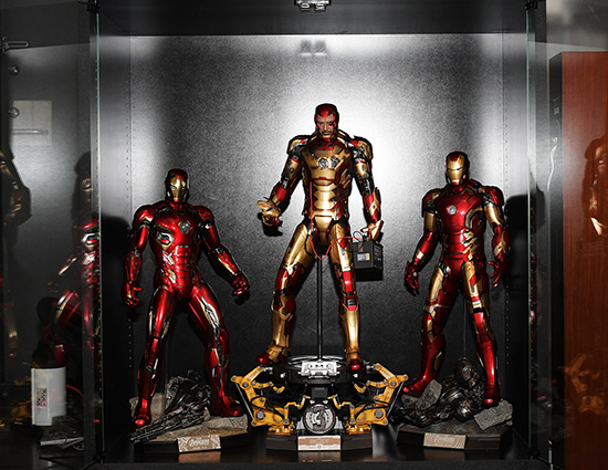 ホットトイズ 1/4 スケールのアイアンマンが3体が入るラックを探して
