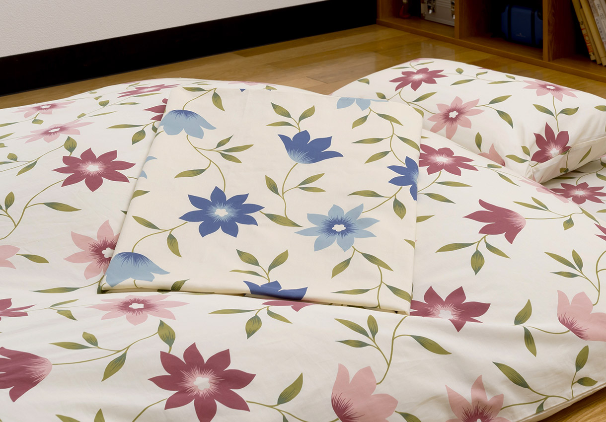 羽毛掛け布団 中古 花柄 150cm x 210cm 羽毛掛け布団 中古 花柄 150cm