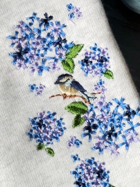 新作】紫陽花と青い鳥 – 北区の刺しゅう屋