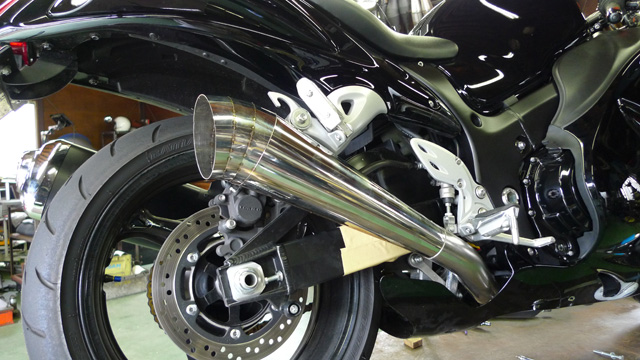 GSX1300R 隼 POWERBOX | 忠さんが陣頭指揮をとってマフラーを開発して