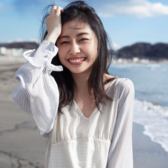 鈴木裕乃オフィシャルカレンダー2018.4-2019.3 | SDP