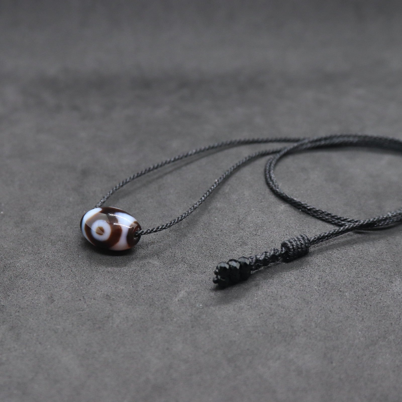 虎牙三眼天珠マクラメネックレス – 天然石屋 優月堂