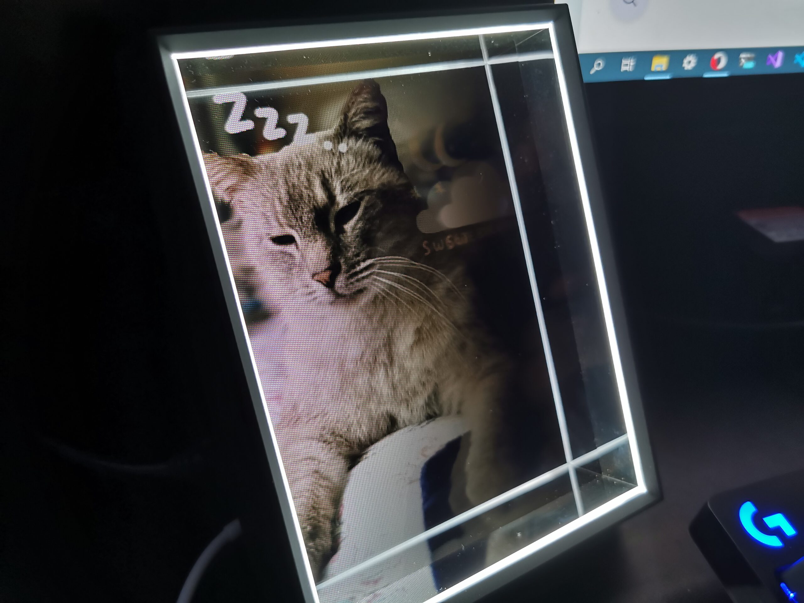 革命】アニメやスマホの写真を3Dホログラフ化して見られる「Looking