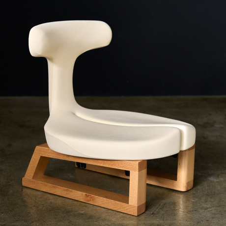 あぐらイス》健康医療アワード受賞 腰・姿勢・集中力に、“座るだけ