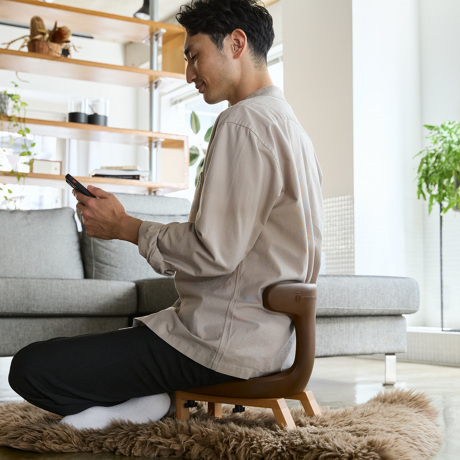 あぐらイス》健康医療アワード受賞 腰・姿勢・集中力に、“座るだけ