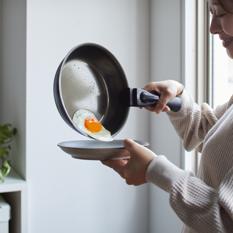 SURUTTO フライパン3点セット》200万回の耐摩耗性試験をクリアした