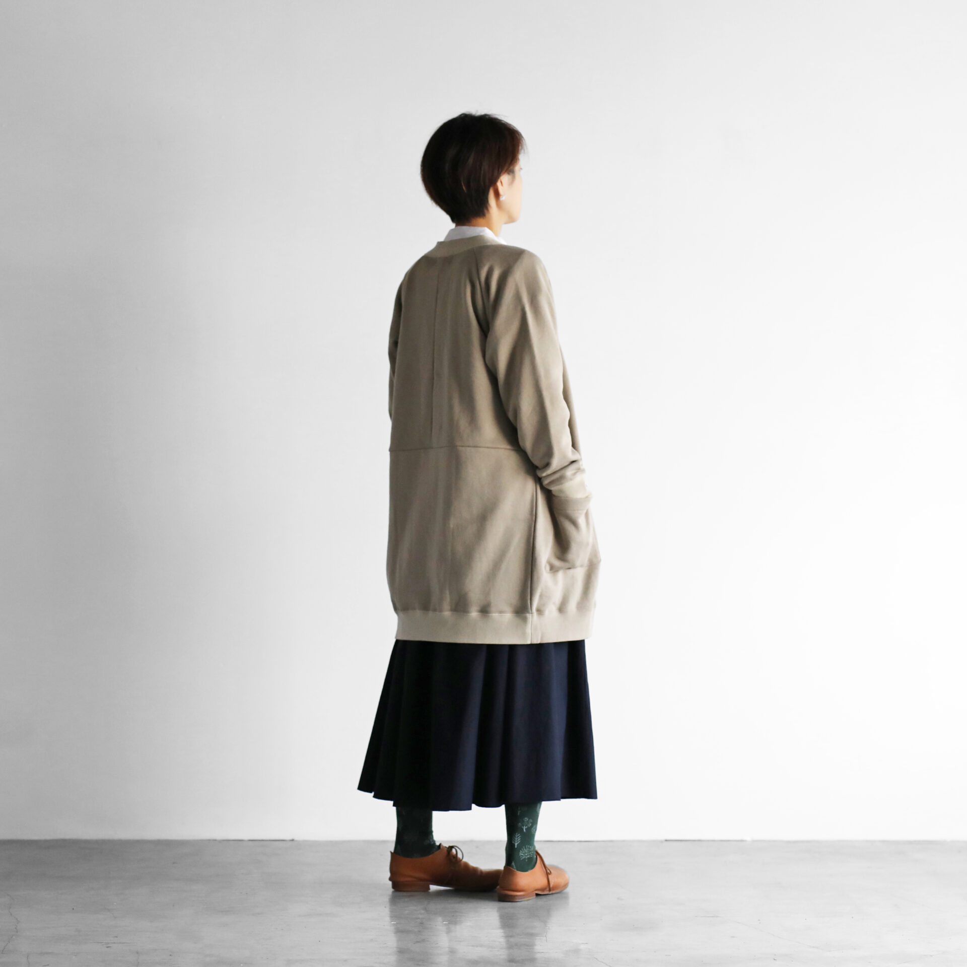 HUIS in house］SUVINスウェットロングカーディガン（カーキベージュ