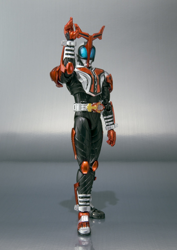 S.H.Figuarts 仮面ライダーカブトハイパーフォーム│株式会社BANDAI