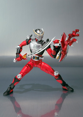 S.H.Figuarts 仮面ライダー龍騎&ドラグレッダーセット│株式会社BANDAI