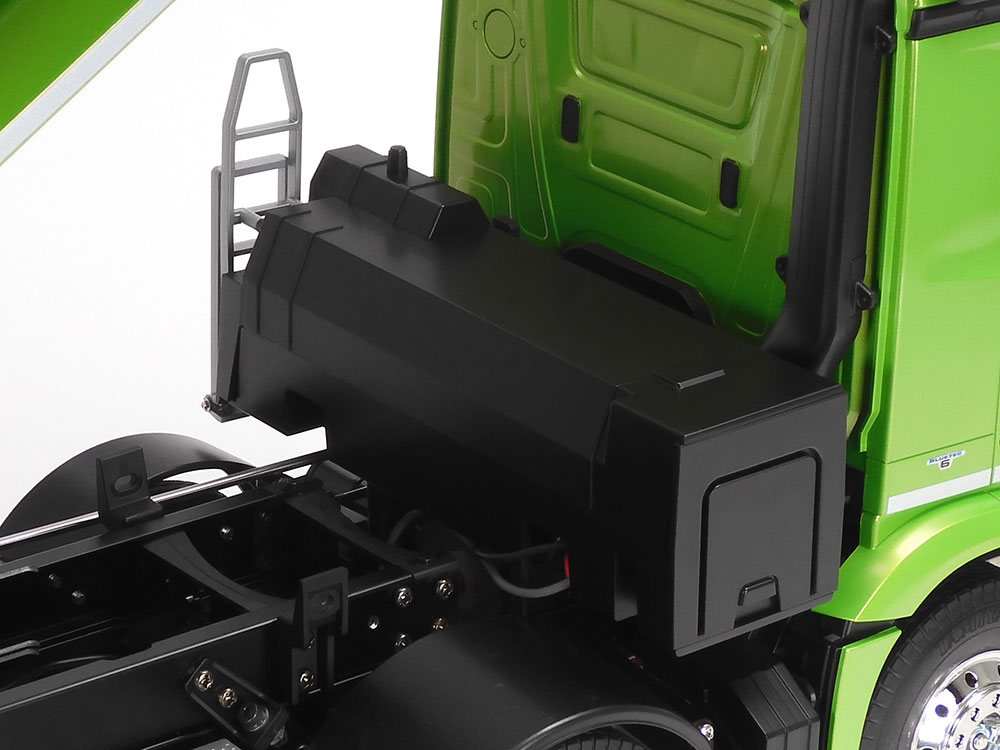 1/14RC メルセデス・ベンツ アロクス 4151 8x4 ダンプトラック