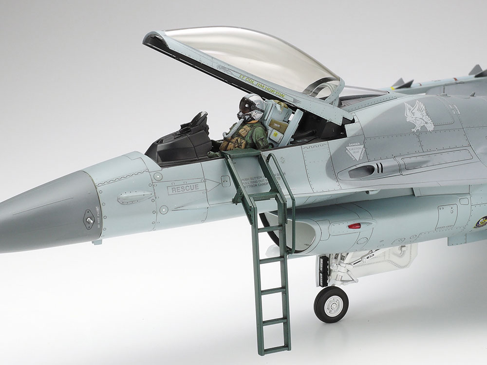 1/32 ロッキードマーチン F-16CJ[ブロック50] ファイティング