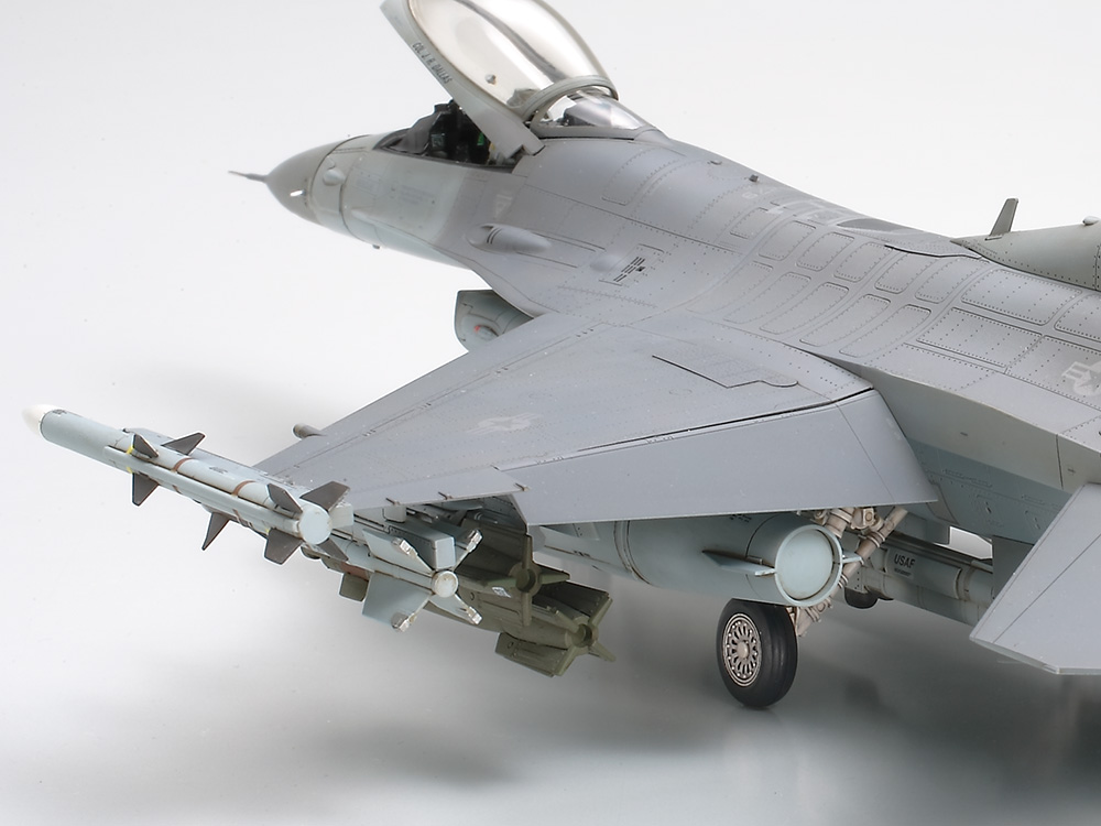 1/48 F-16C ［ブロック25/32］アメリカ州空軍: スケールモデル｜TAMIYA