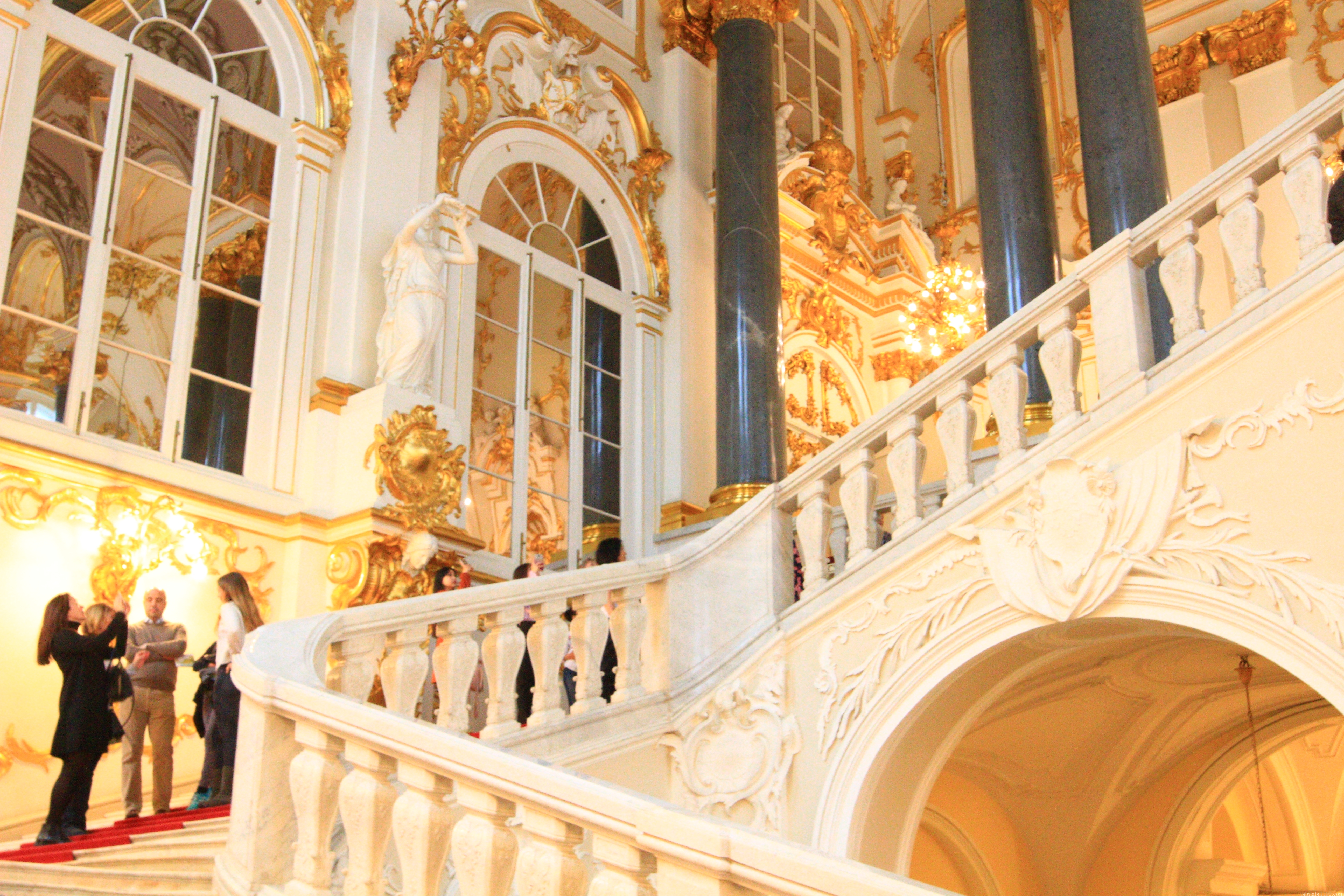 エルミタージュ美術館が豪華すぎ！絵よりも部屋にワクワク＜Day420