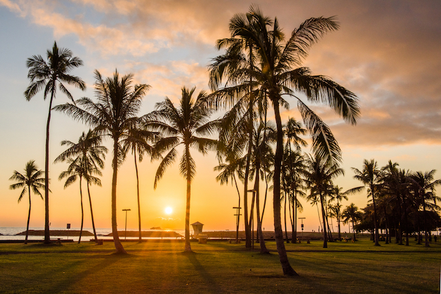 ハワイでタダで感動的な夕日を楽しもう！オアフ島のサンセットスポット