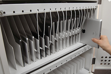 タブレットPC 保管庫 FOUR-r (30台/40台収納) | Tablet*Cart