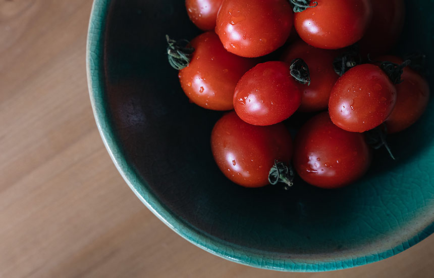 岡山県津山産シャイントマト は平均糖度が10度以上の薄皮が特徴