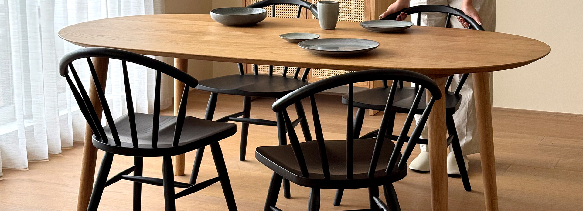 アンチェア OAK 黒塗装(W51xD50.5xH74.5cm)税込¥39,800 | 高野木工株式会社