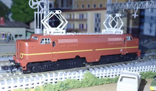 ミニトリックスの1200型電機と「外国製Nゲージの分解整備」: 光山市