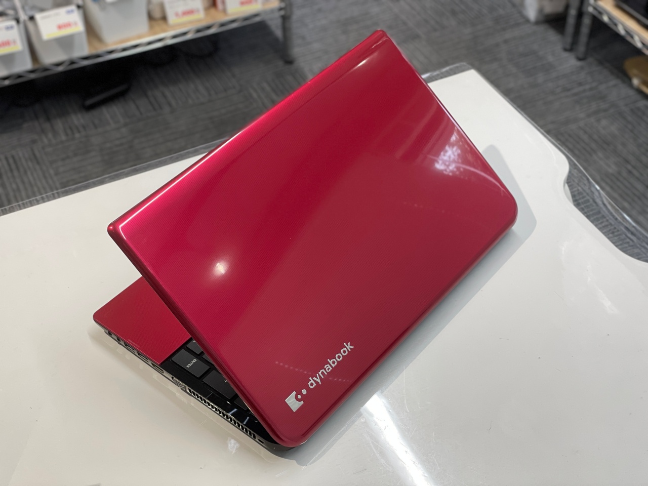 赤い筐体で画面も綺麗なノートパソコンが税込14,800円！ | PC販売