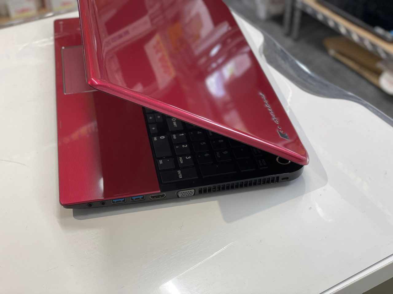 赤い筐体で画面も綺麗なノートパソコンが税込14,800円！ | PC販売