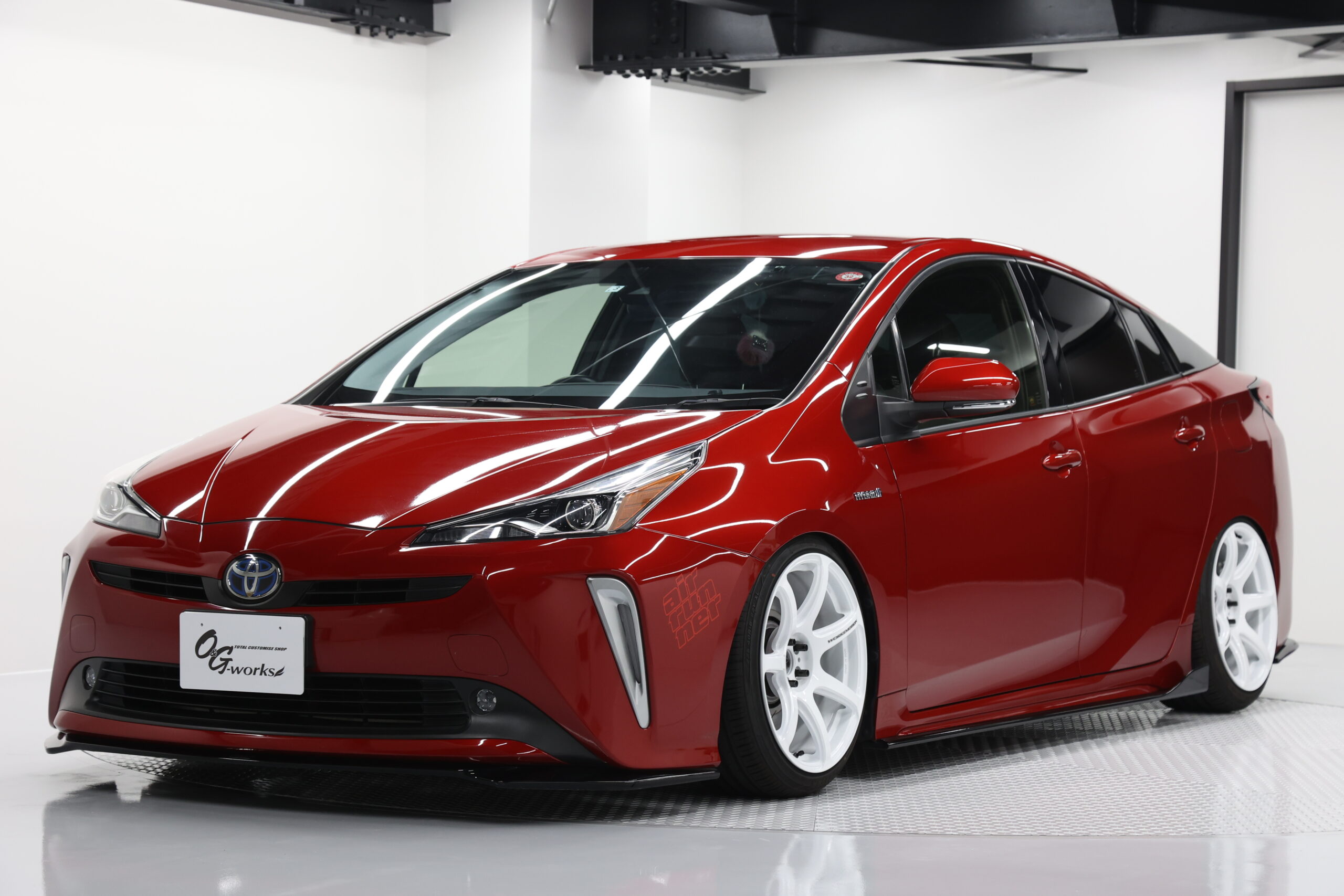 WORK EMOTION T7Rが映えるO&G-wroksデモカーZVW51プリウスが登場