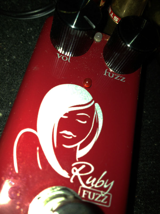 エフェクターの話】Red Witch Ruby Fuzz: つきのちかけいこく