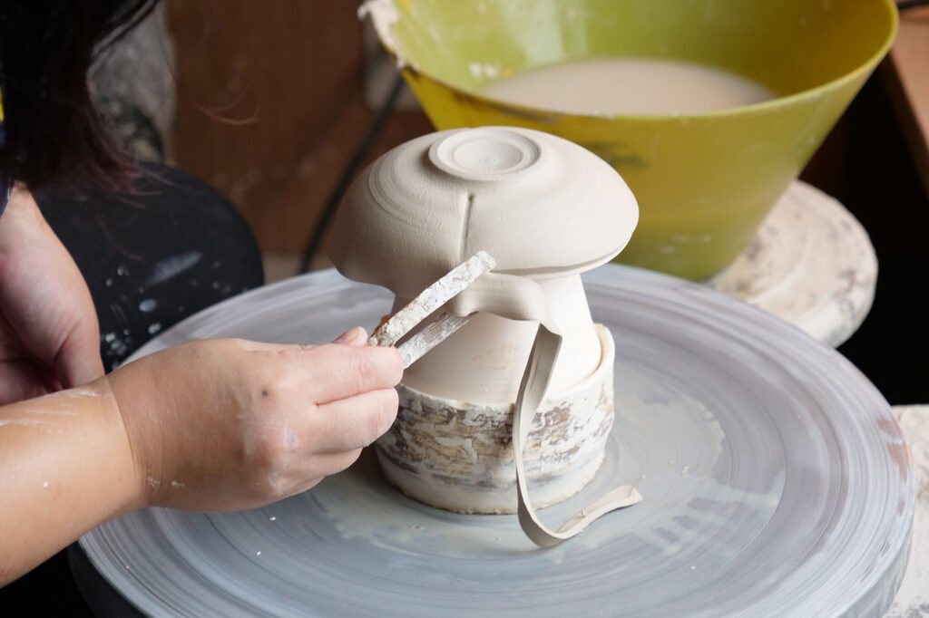 九谷の伝統技法“型打ち”を生かした、岩手の白磁。 | tenote