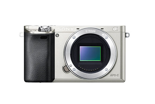 APS-Cミラーレス一眼”α6000”がシルバーカラーのボディ単体のみで販売