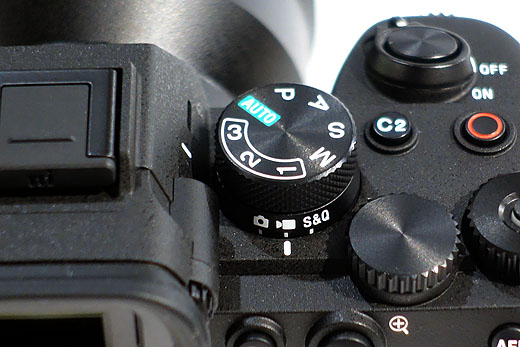 納期情報】新型ミラーレス一眼『α7 IV』のソニーストアでの納期目安が