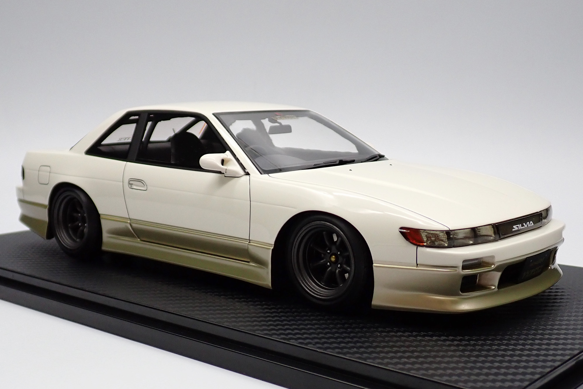 イグニッションモデル 1／18スケール VERTEX S13 SILVIA