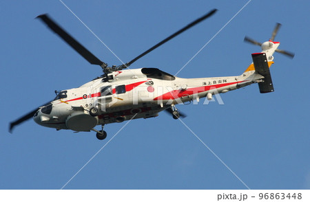 海上自衛隊の哨戒ヘリコプター、SH-60K初号機（赤白塗装）の写真素材