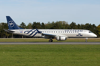 PH-EZX KLM Cityhopper Embraer ERJ-190 | Planespotters.net