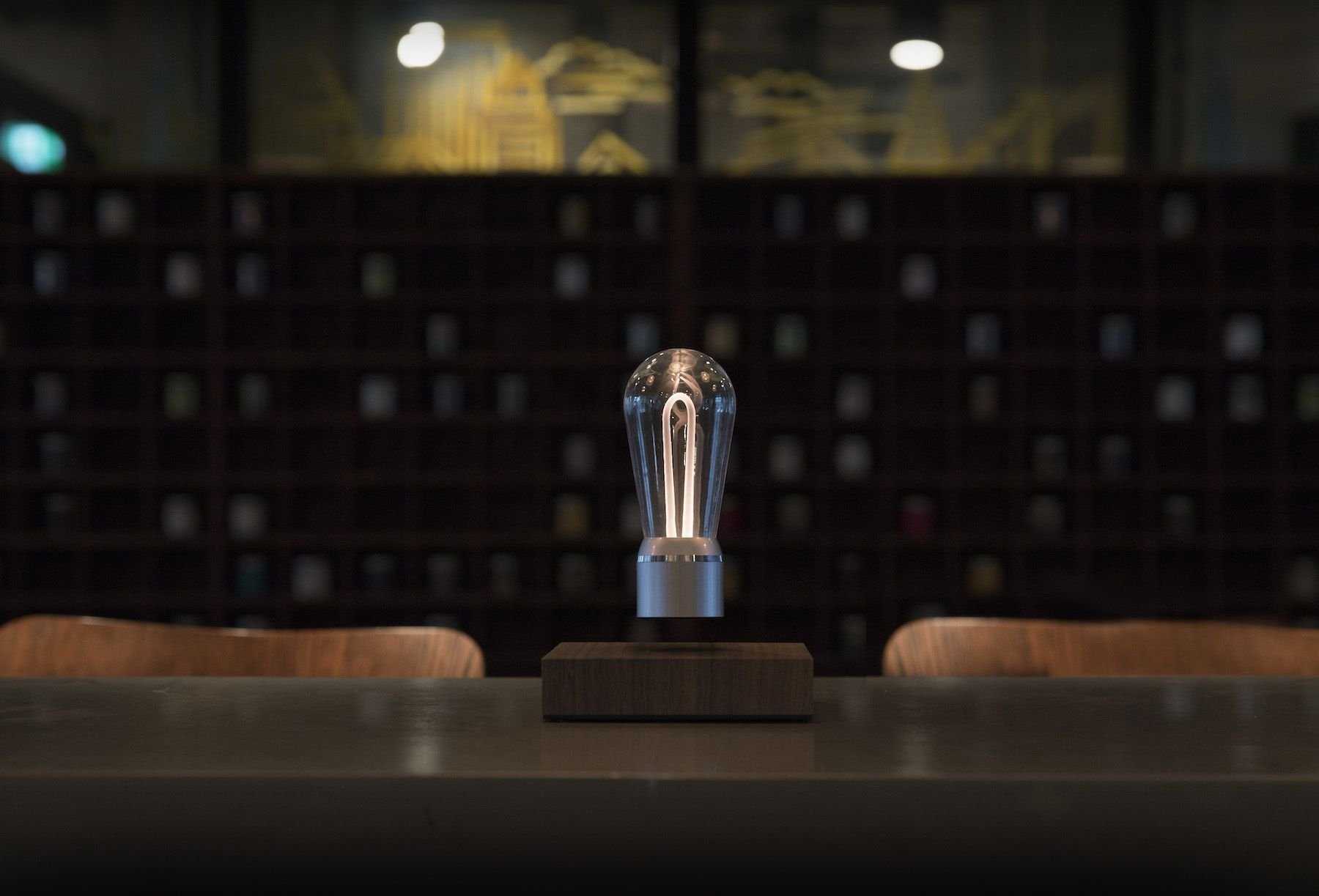 FLYTE 人生を照らす癒しの浮遊電球 - FLYTE | THÉM