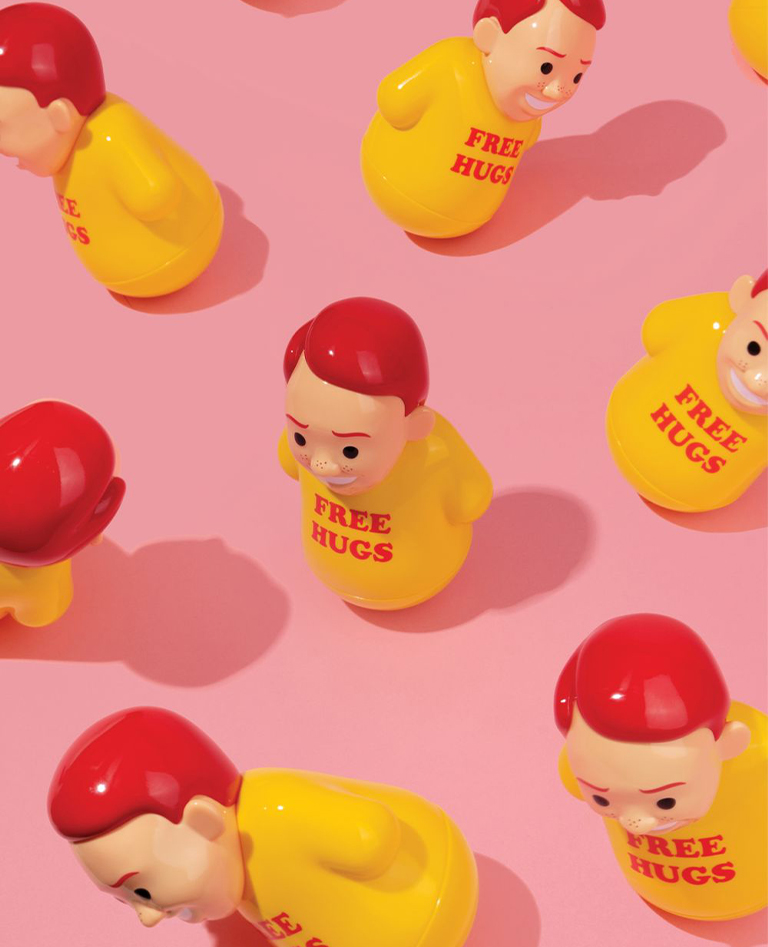 Free Hugs vinyl figure - JOAN CORNELLÀ | THÉM