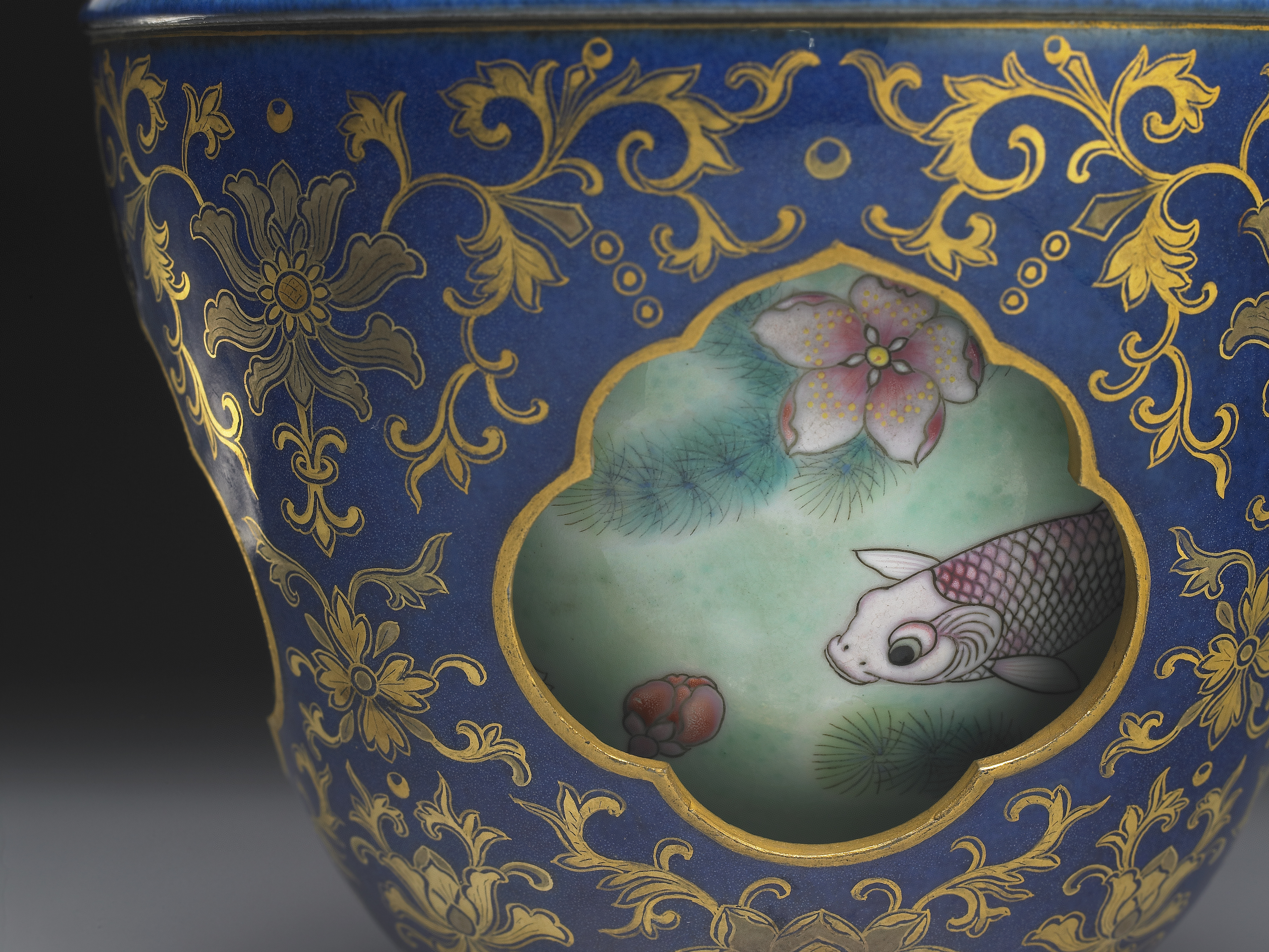 国立故宮博物院 3D文物鑑賞-3D文物-清 乾隆 霽青描金游魚転心瓶