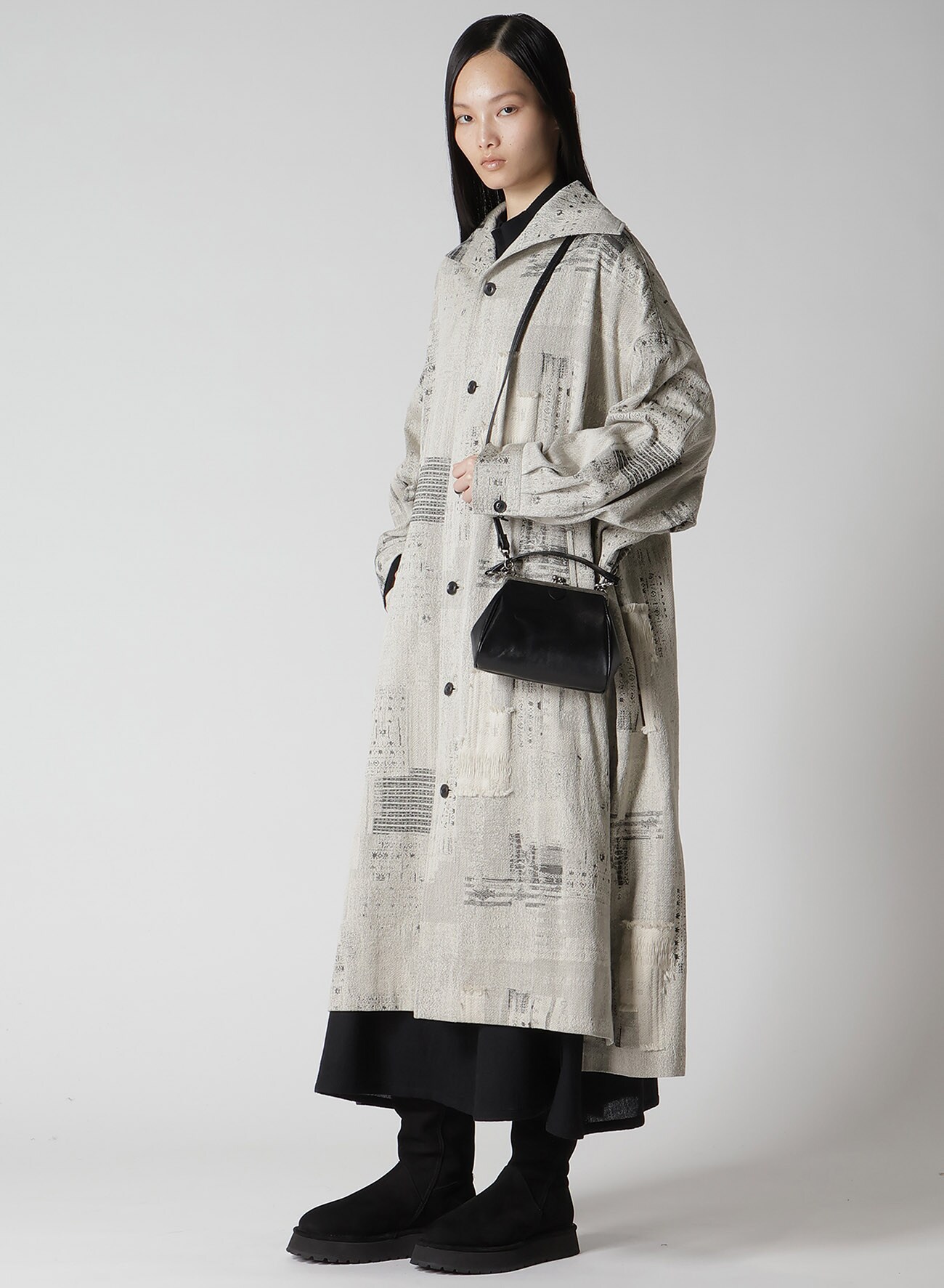 SEMI-MATTE LEATHER SHOULDER BAG W/ METAL CLASP(FREE SIZE Black