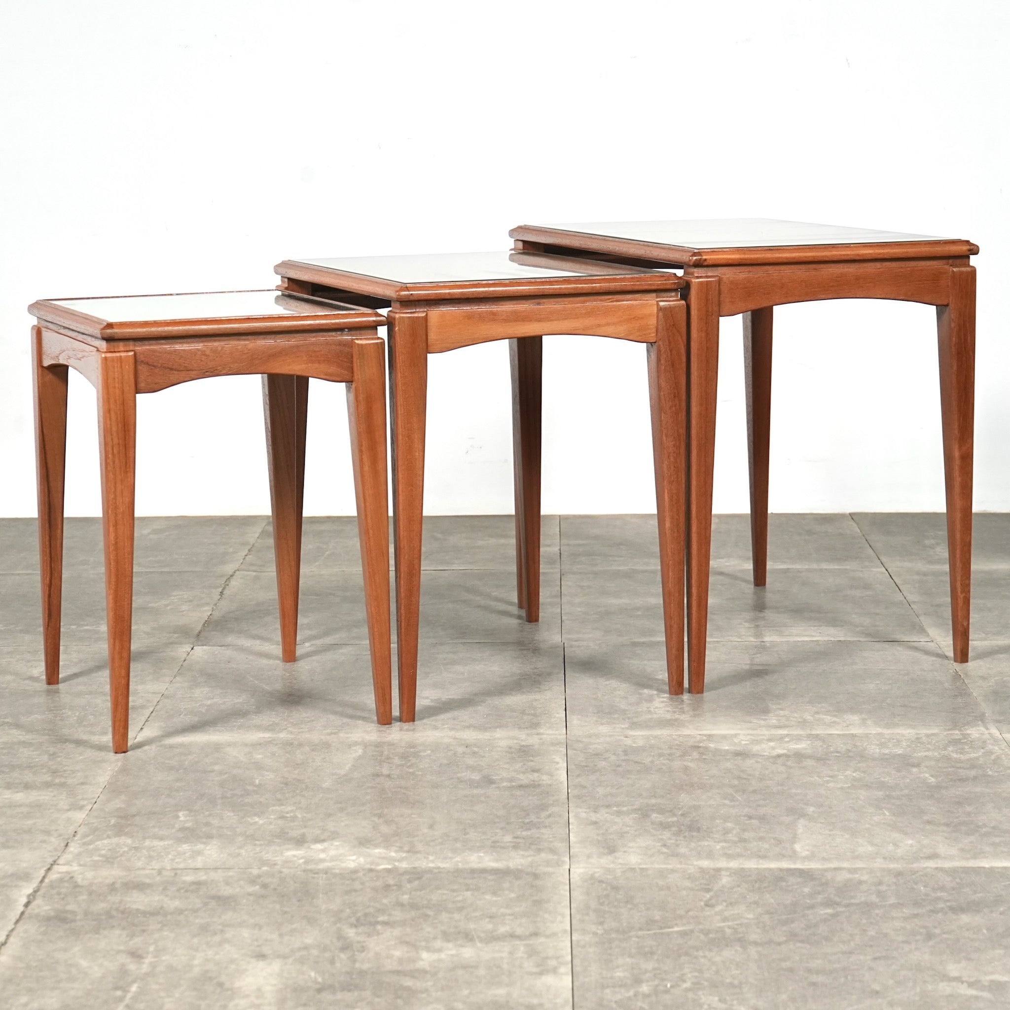 イギリスヴィンテージ ネストテーブル – TIME HYPE