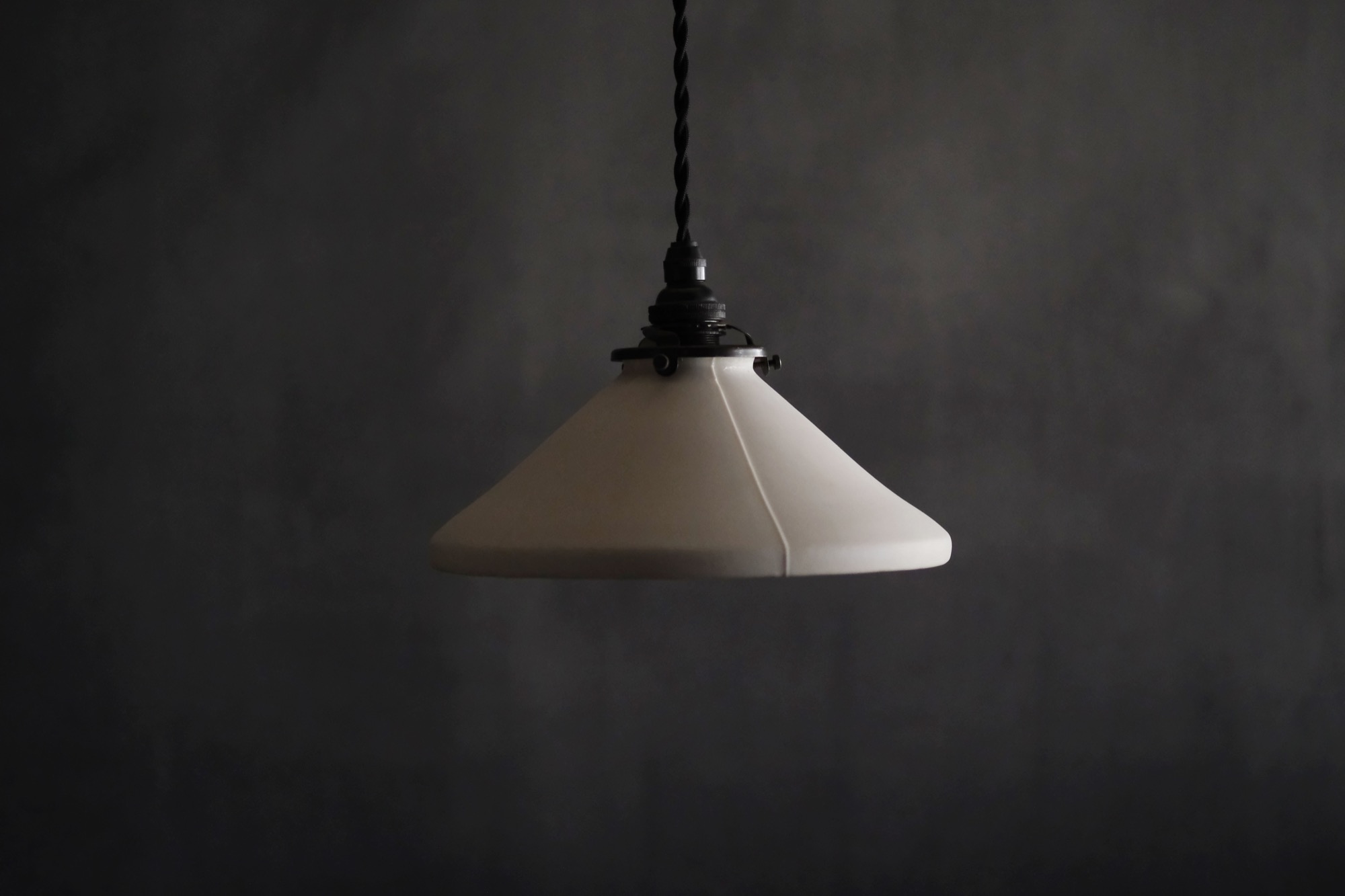 LO-COW-003 Cone M / close / odd lines #3 – 飛松灯器