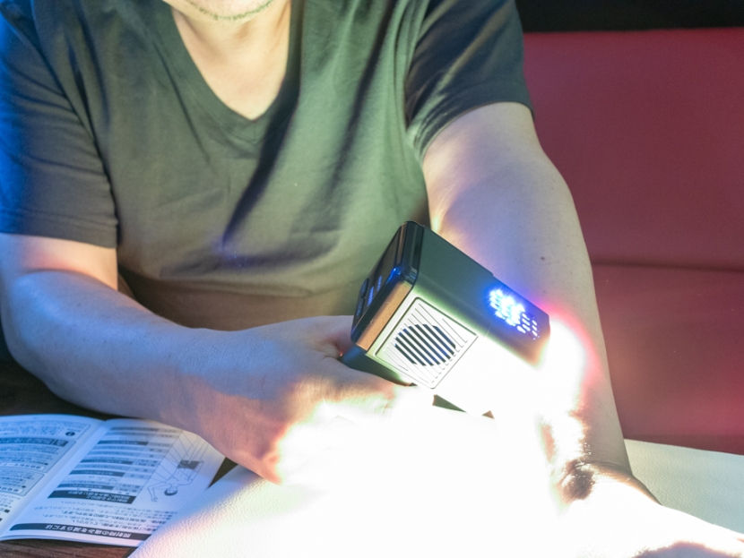 男のムダ毛】剛毛でも痛くない高速処理！ マンダムの光美容器『ium